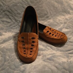 Umberto Raffini Women's Brown Loafers EUC Size 37 (US 6.5)